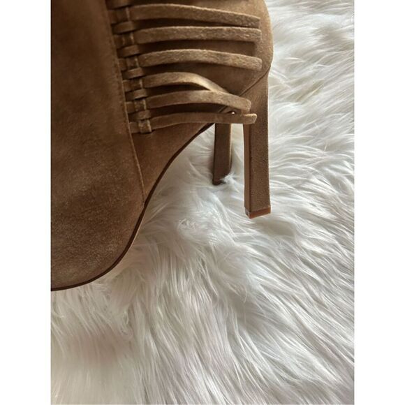 Vince Camuto tan suede fringed booties size 10M heel size is 4 inches booties we - Picture 4 of 7